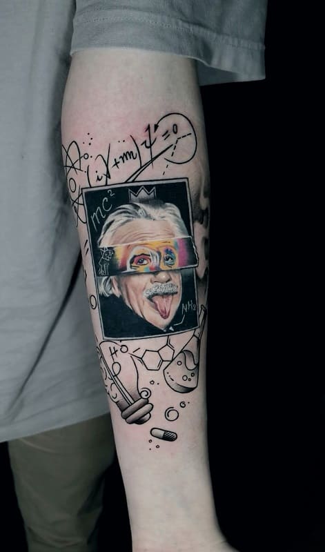 Средняя татуировка — студия татуировки Art Tattoo