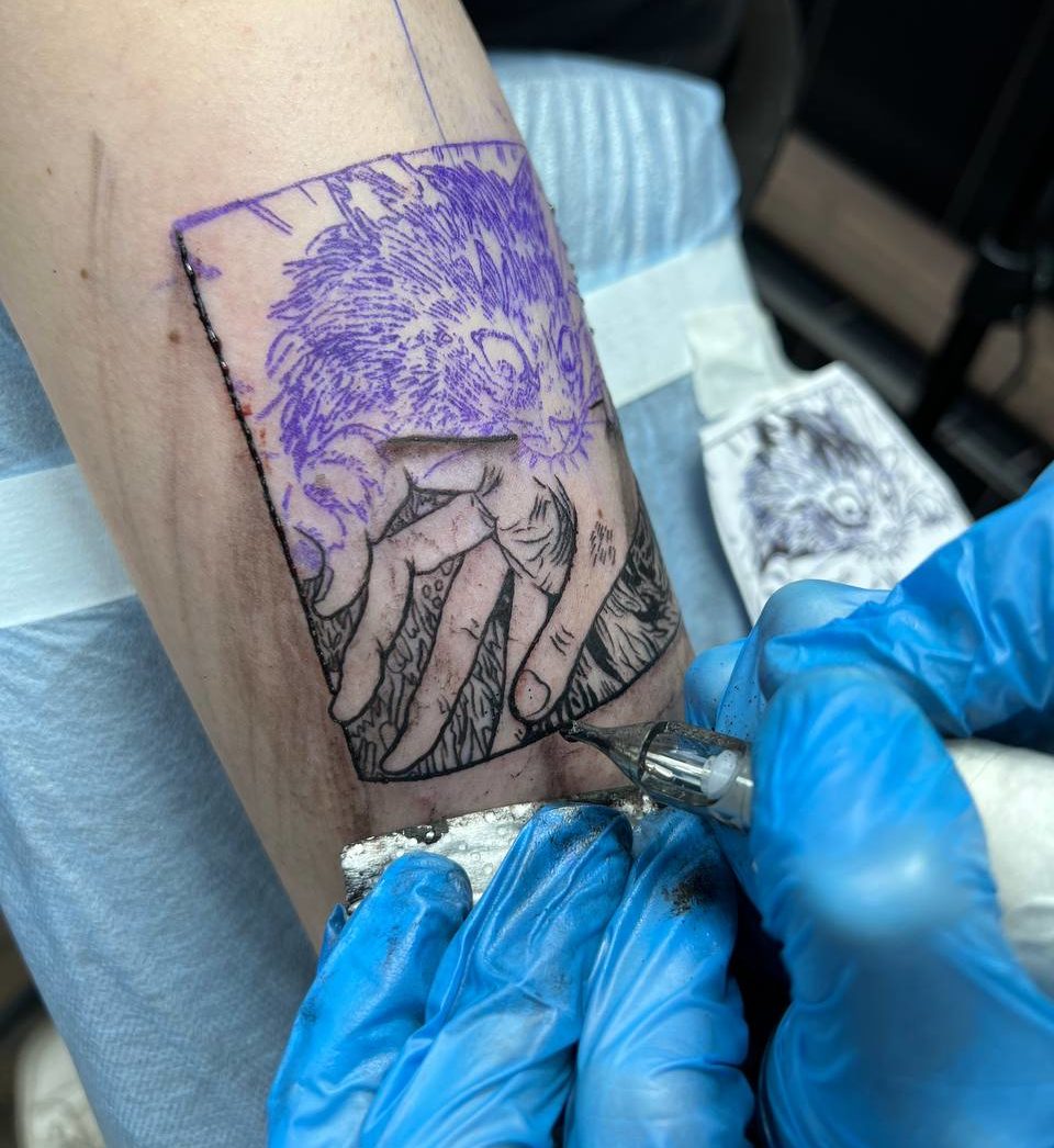 Процесс нанесения татуировки в тату школе Art Tattoo